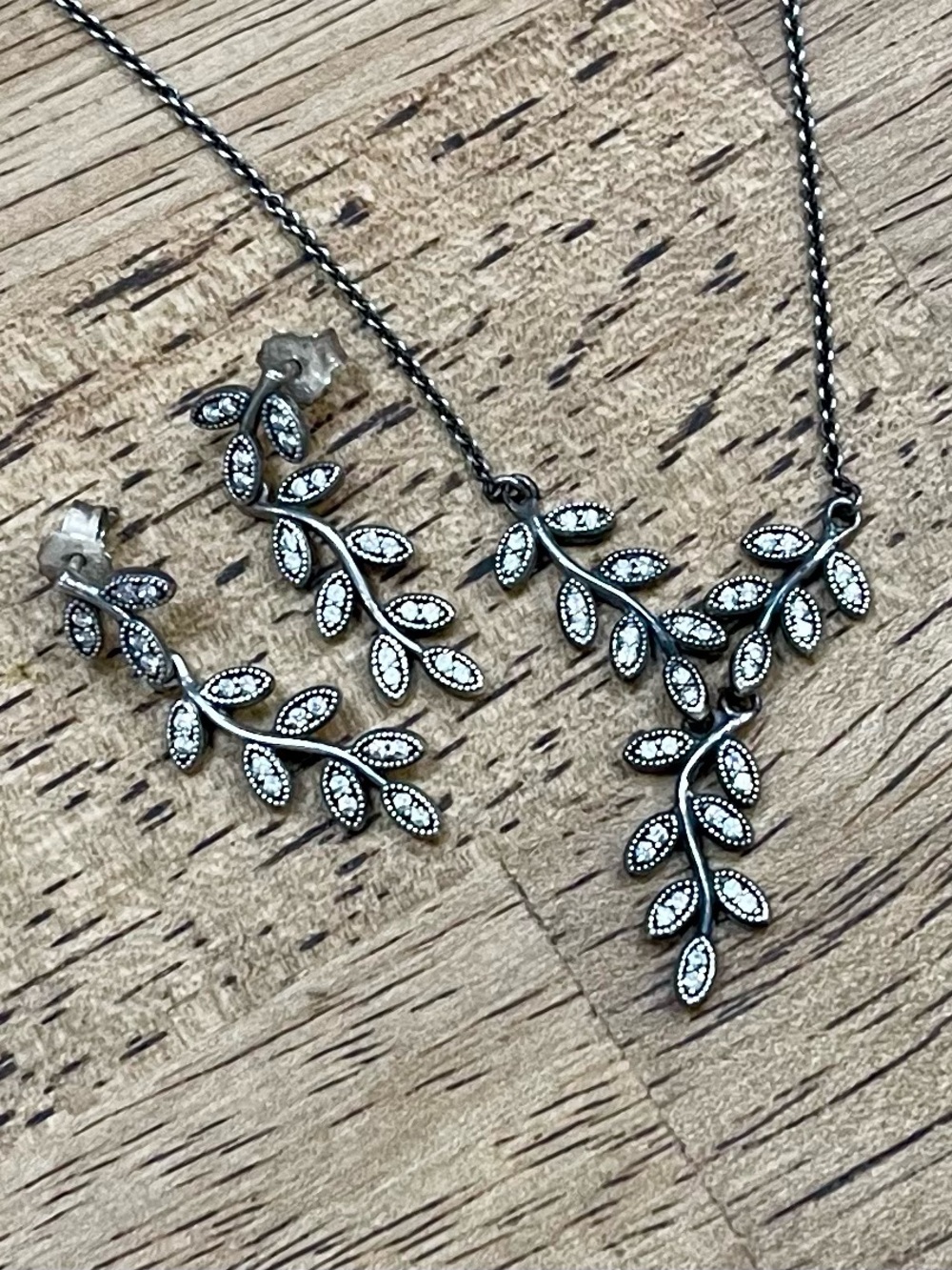 Pandora Leaves Necklace and Earrings